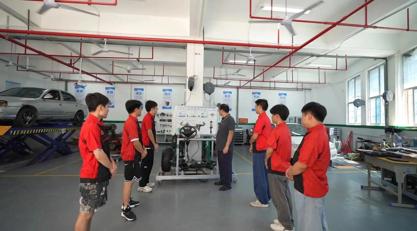 新能源汽車與汽車維修 開啟未來技術職業(yè)的雙重引擎