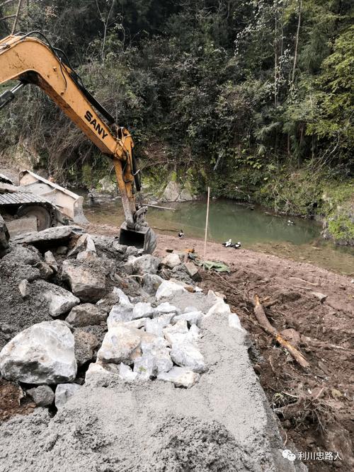 利川依法拆除一處侵占河道建筑物 守護清江安瀾，拆掉的是違建，筑起的是人心
